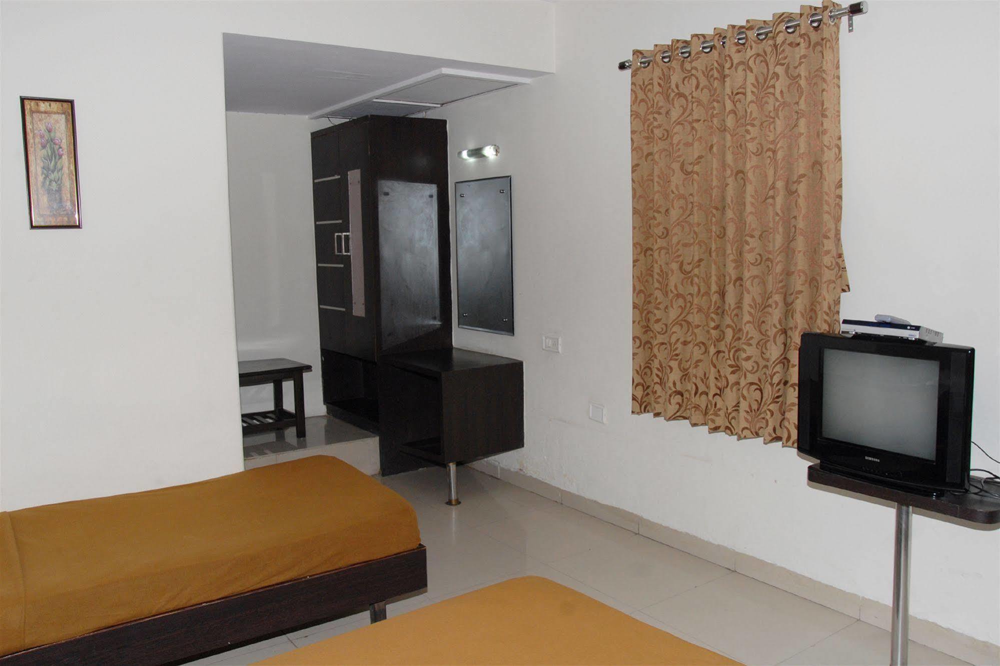 Hotel Enzo International Bangalore Bagian luar foto