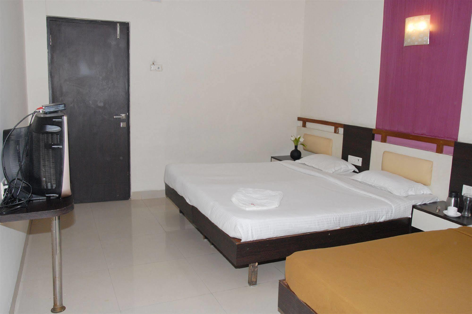 Hotel Enzo International Bangalore Bagian luar foto