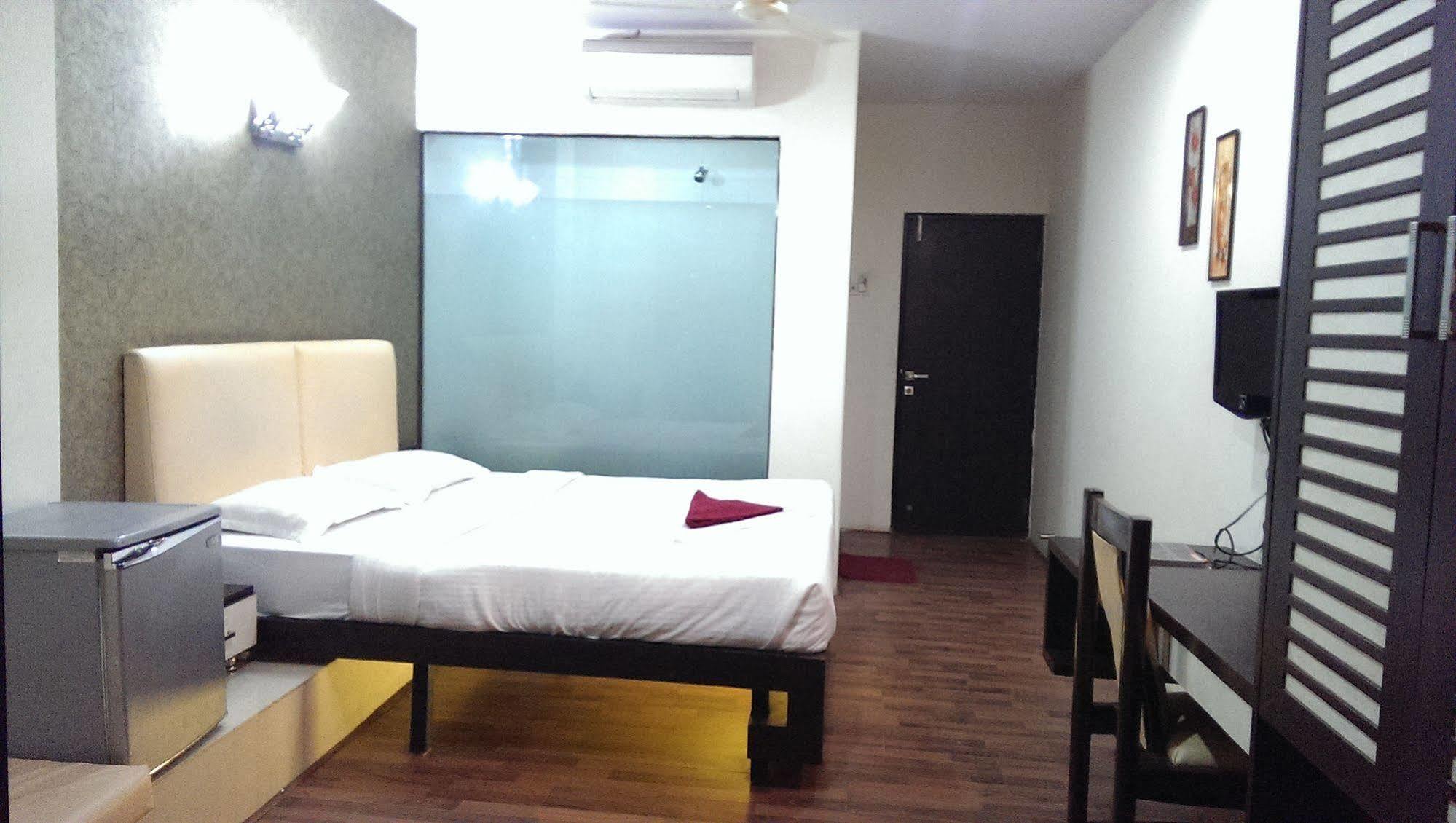 Hotel Enzo International Bangalore Bagian luar foto